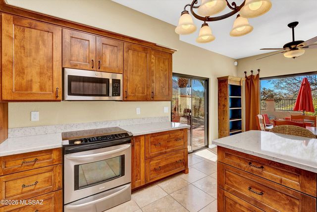 1216 E Camino Diestro, Oro Valley, AZ 85704