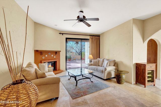 1216 E Camino Diestro, Oro Valley, AZ 85704