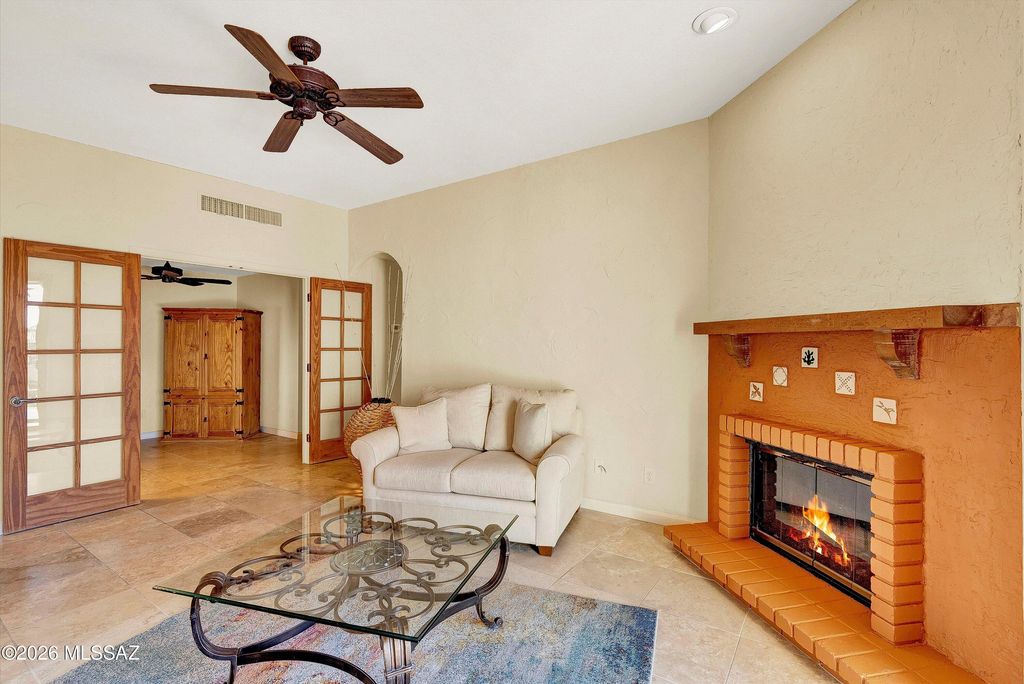 Image 10 of property listing at 1216 E Camino Diestro, Oro Valley, AZ 85704