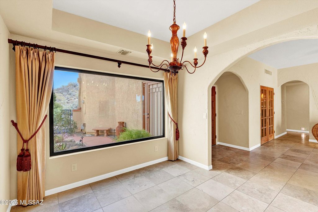 Image 11 of property listing at 1216 E Camino Diestro, Oro Valley, AZ 85704