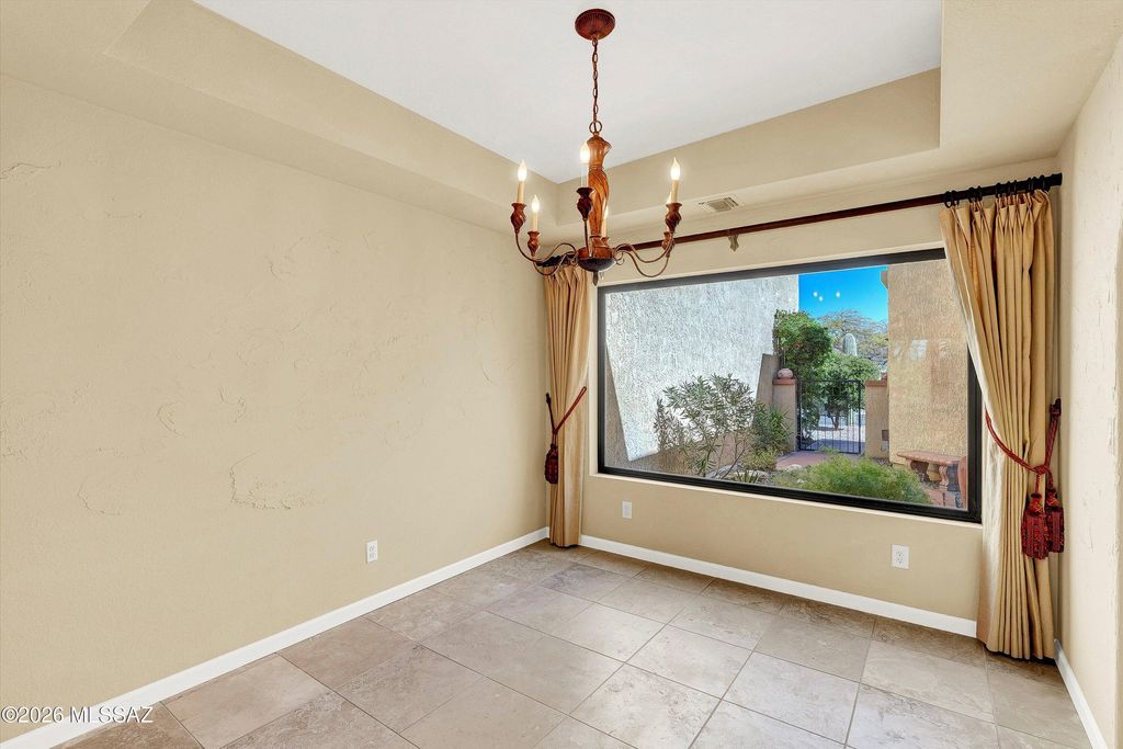 Image 12 of property listing at 1216 E Camino Diestro, Oro Valley, AZ 85704