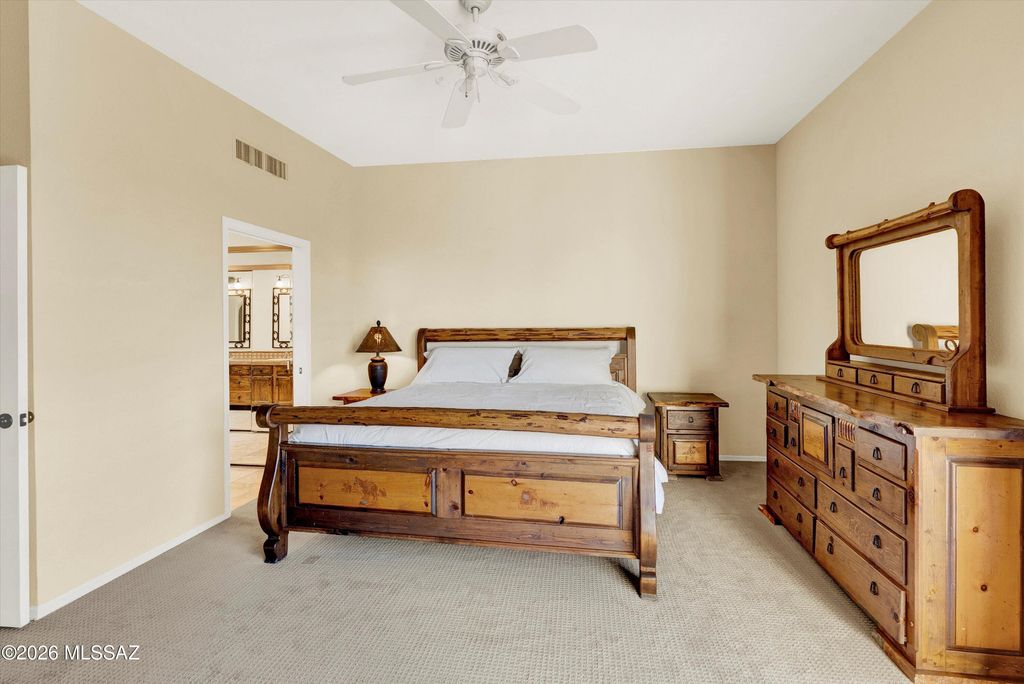 Image 21 of property listing at 1216 E Camino Diestro, Oro Valley, AZ 85704