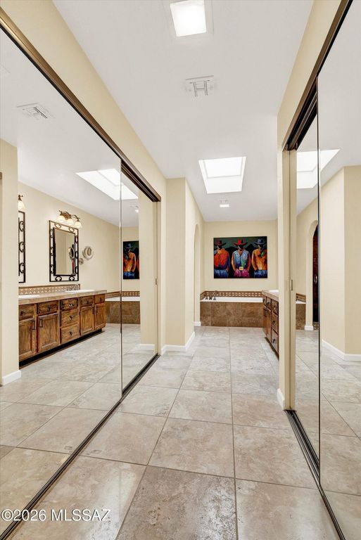 Image 22 of property listing at 1216 E Camino Diestro, Oro Valley, AZ 85704