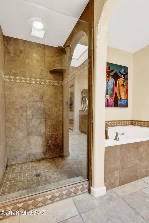 Image 24 of property listing at 1216 E Camino Diestro, Oro Valley, AZ 85704