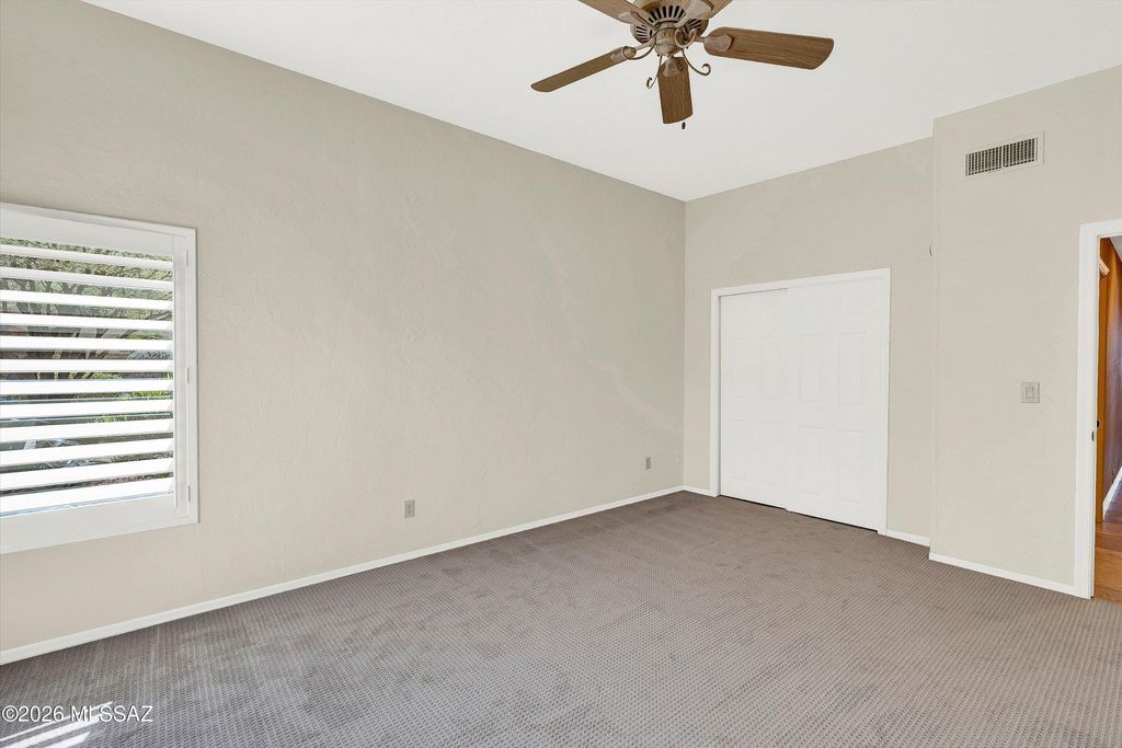 Image 26 of property listing at 1216 E Camino Diestro, Oro Valley, AZ 85704