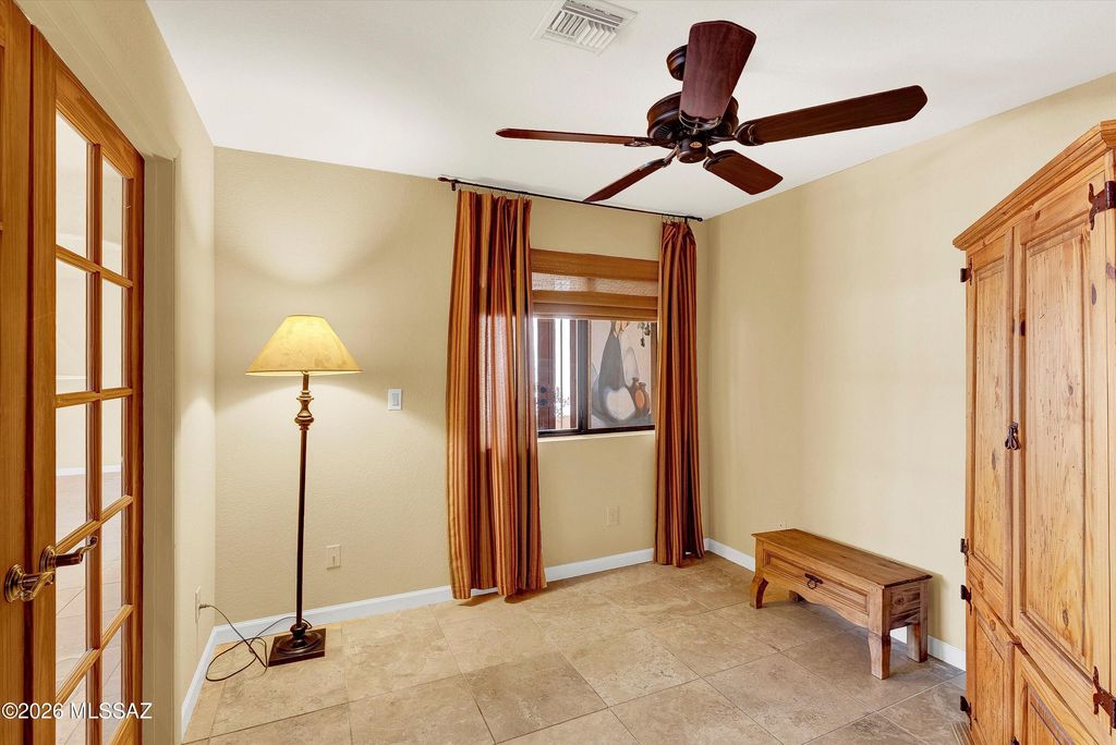 Image 28 of property listing at 1216 E Camino Diestro, Oro Valley, AZ 85704