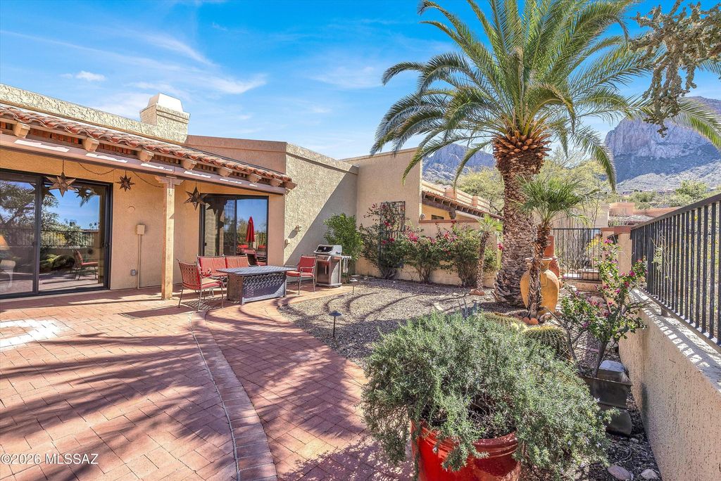 Image 34 of property listing at 1216 E Camino Diestro, Oro Valley, AZ 85704