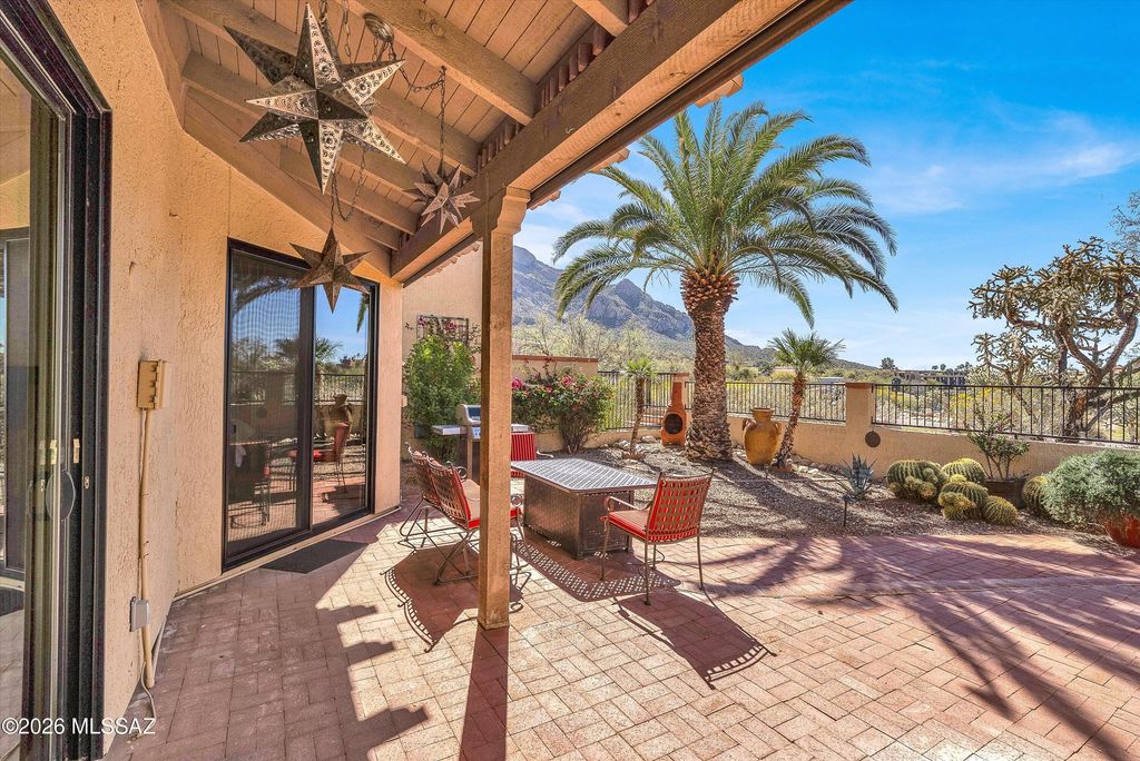 Image 35 of property listing at 1216 E Camino Diestro, Oro Valley, AZ 85704