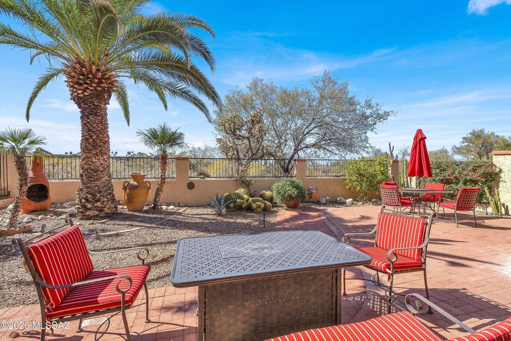 Image 36 of property listing at 1216 E Camino Diestro, Oro Valley, AZ 85704