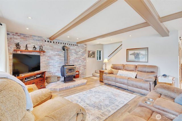 34810 257th Avenue SE, Black Diamond, WA 98010