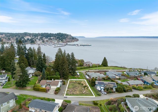 24700 Taree Boulevard NE, Kingston, WA 98346