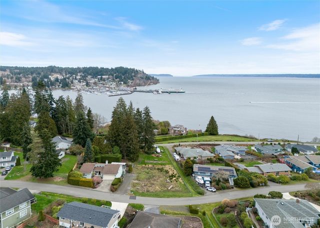 24700 Taree Boulevard NE, Kingston, WA 98346