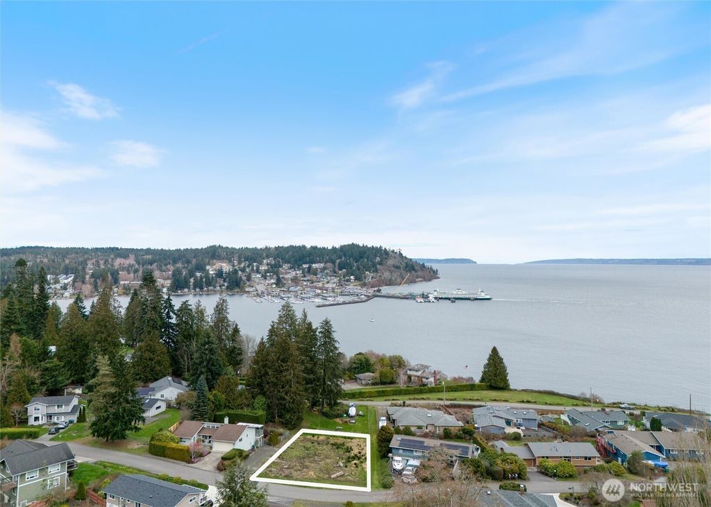 24700 Taree Boulevard NE, Kingston, WA 98346