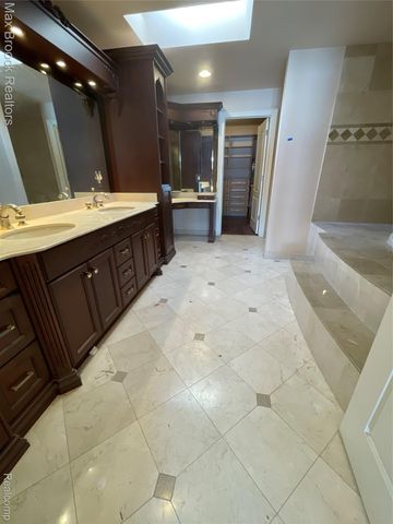 3717 Lake Front Street, Waterford Charter Township, MI 48328