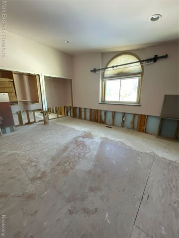 3717 Lake Front Street, Waterford Charter Township, MI 48328