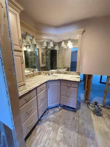 3717 Lake Front Street, Waterford Charter Township, MI 48328