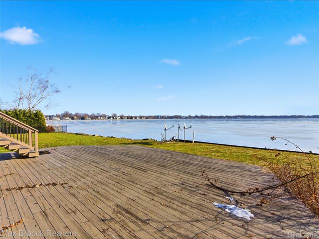 3717 Lake Front Street, Waterford Charter Township, MI 48328