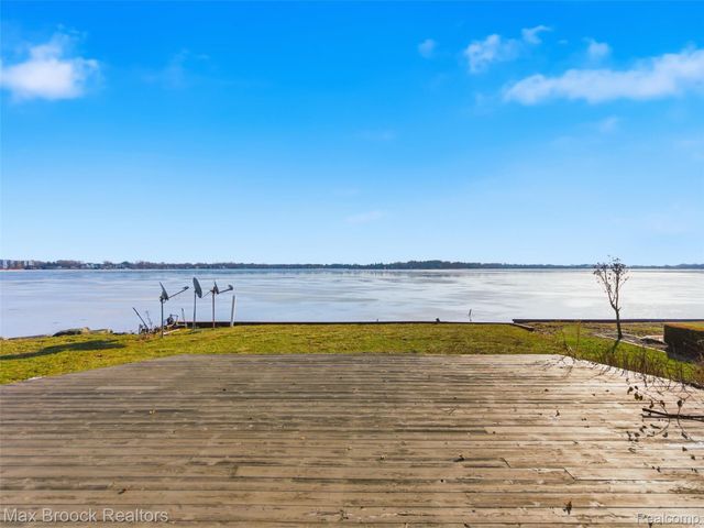 3717 Lake Front Street, Waterford Charter Township, MI 48328