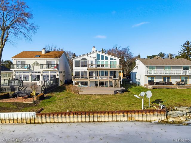 3717 Lake Front Street, Waterford Charter Township, MI 48328