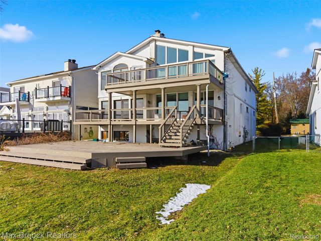3717 Lake Front Street, Waterford Charter Township, MI 48328