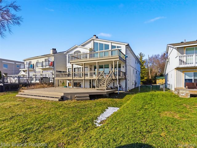 3717 Lake Front Street, Waterford Charter Township, MI 48328