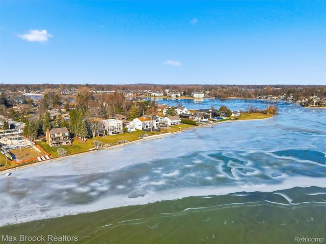 3717 Lake Front Street, Waterford Charter Township, MI 48328