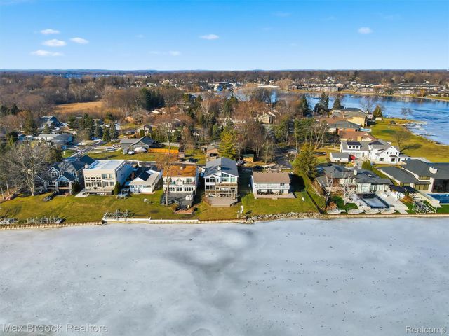3717 Lake Front Street, Waterford Charter Township, MI 48328