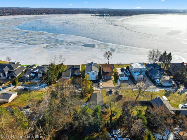 3717 Lake Front Street, Waterford Charter Township, MI 48328