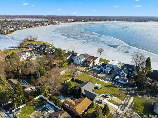 3717 Lake Front Street, Waterford Charter Township, MI 48328