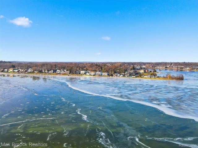 3717 Lake Front Street, Waterford Charter Township, MI 48328