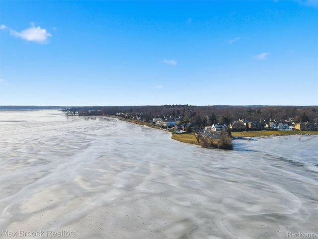 3717 Lake Front Street, Waterford Charter Township, MI 48328