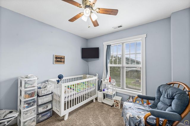 7102 SW Greenview DR, Topeka, KS 66619