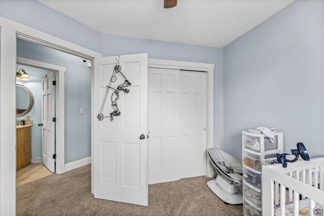 7102 SW Greenview DR, Topeka, KS 66619
