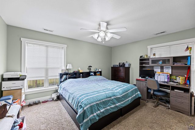 7102 SW Greenview DR, Topeka, KS 66619