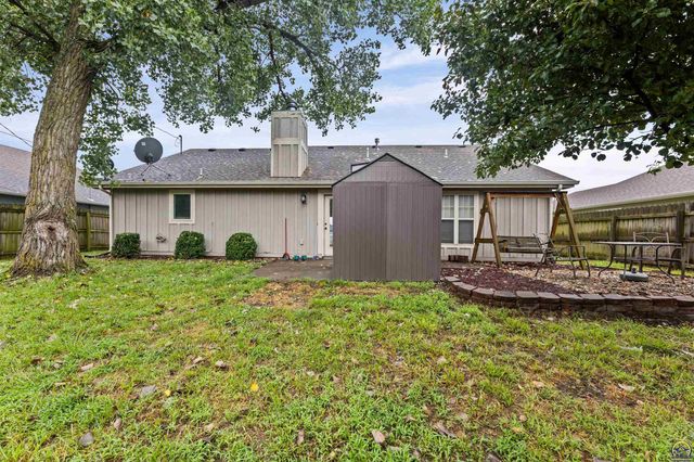 7102 SW Greenview DR, Topeka, KS 66619