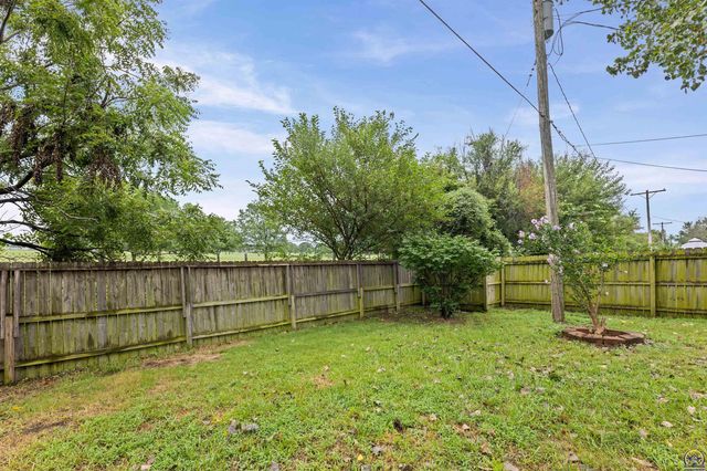 7102 SW Greenview DR, Topeka, KS 66619