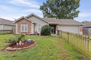 7102 SW Greenview DR, Topeka, KS 66619