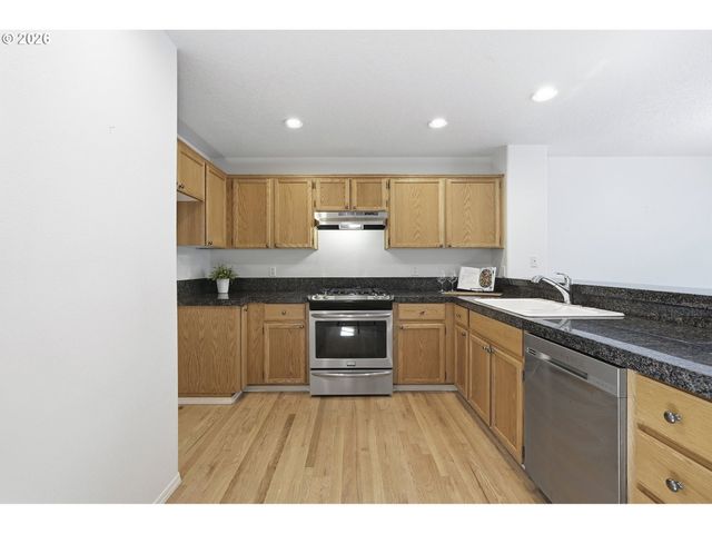 6480 Nw SHELSAM Ter, Portland, OR 97229