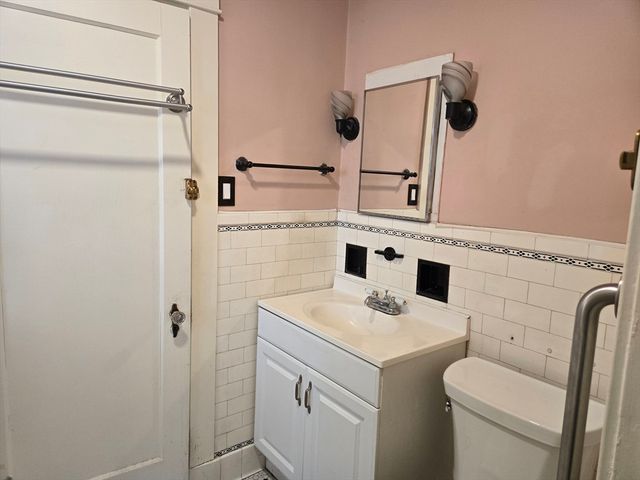 7 Canal St, Millbury, MA 01527