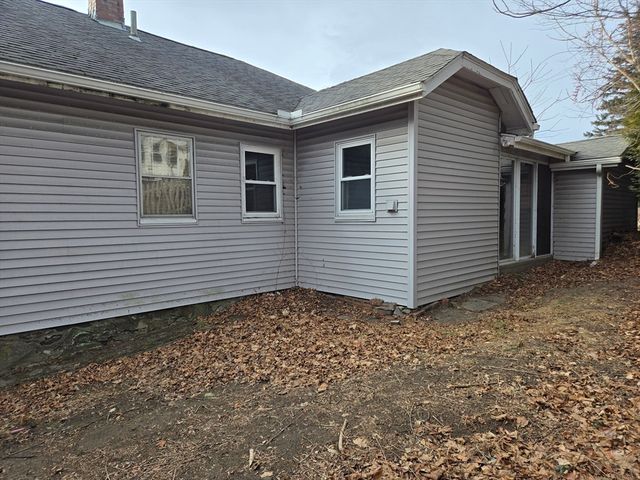7 Canal St, Millbury, MA 01527