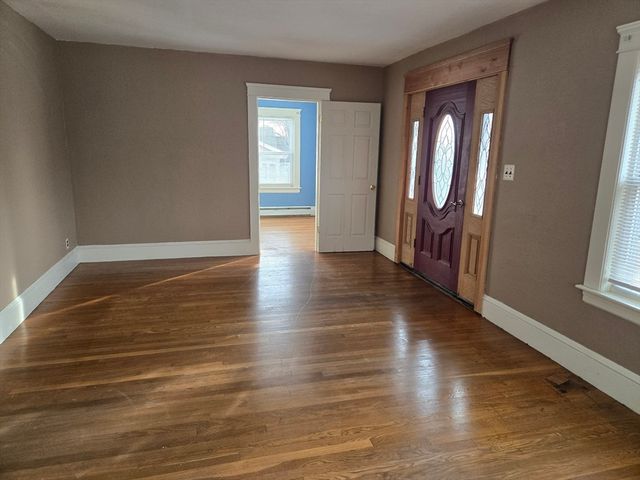 7 Canal St, Millbury, MA 01527