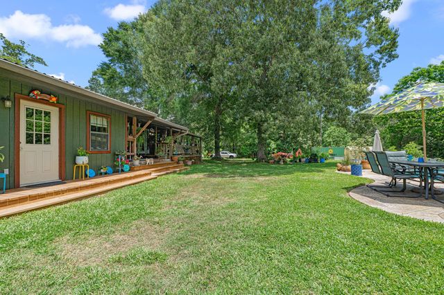 203 Chipmunk Trail, Shepherd, TX 77371