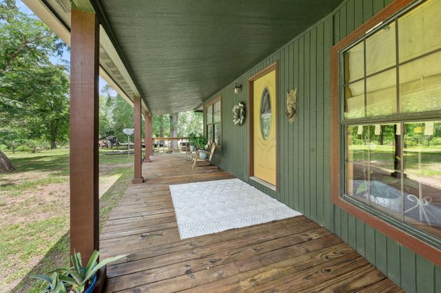 203 Chipmunk Trail, Shepherd, TX 77371