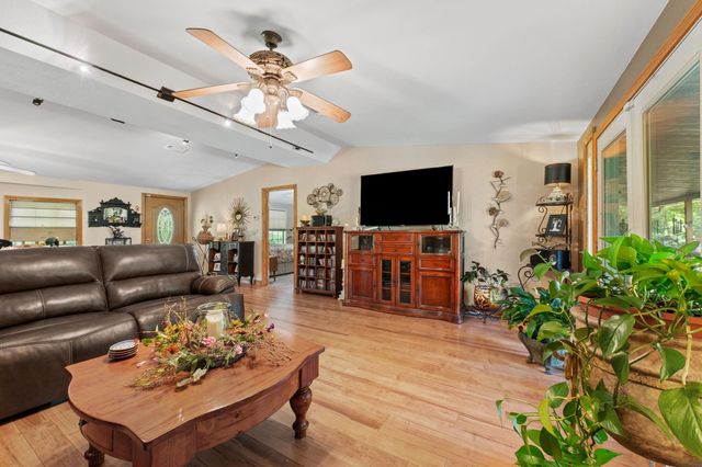 203 Chipmunk Trail, Shepherd, TX 77371