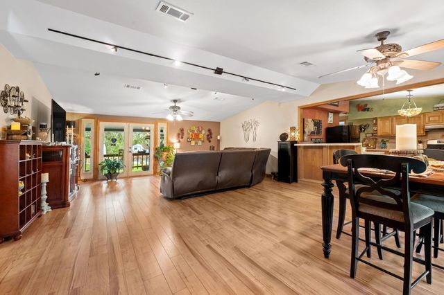 203 Chipmunk Trail, Shepherd, TX 77371