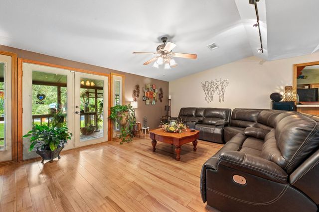 203 Chipmunk Trail, Shepherd, TX 77371