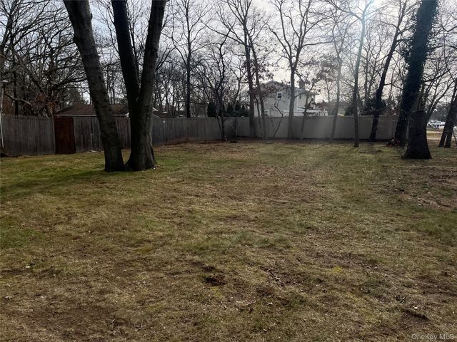 981 Connetquot Avenue, Central Islip, NY 11722