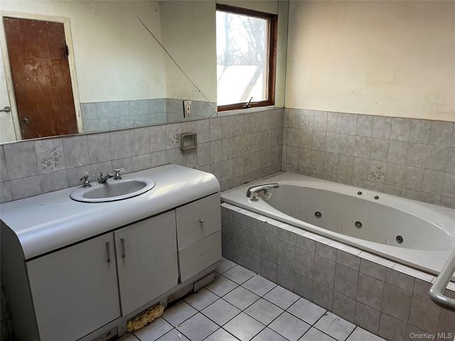 981 Connetquot Avenue, Central Islip, NY 11722