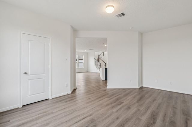 5619 Sanderling Circle, Hitchcock, TX 77563