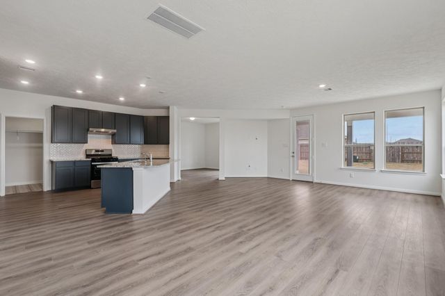 5619 Sanderling Circle, Hitchcock, TX 77563